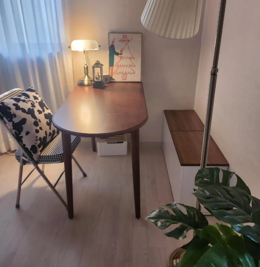 Cozy Guesthouse, 10 Minutes From Snu Entrance Station, Accommodation In Sharosu-Gil, Ott, Nespresso Machine, Within 25 Minutes By Subway To Hongdae, Gangnam, Seongsu, Gwanaksan, Up To 5 People Séoul 0*,