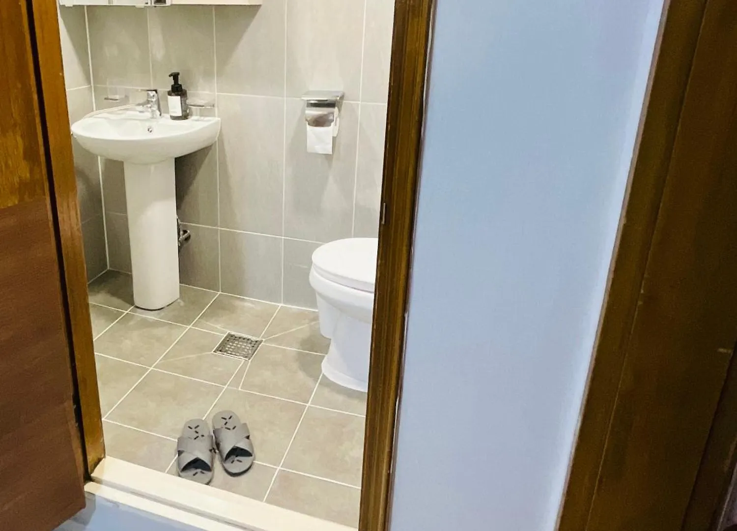 Cozy Guesthouse, 10 Minutes From Snu Entrance Station, Accommodation In Sharosu-Gil, Ott, Nespresso Machine, Within 25 Minutes By Subway To Hongdae, Gangnam, Seongsu, Gwanaksan, Up To 5 People Σεούλ 0*,  Νότια Κορέα
